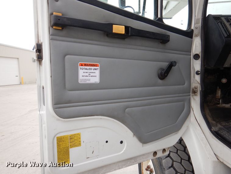 image for item LC9401 2003 Freightliner FL80  bucket truck