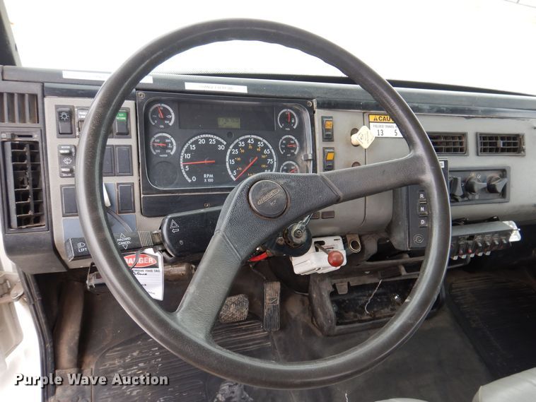 image for item LC9401 2003 Freightliner FL80  bucket truck