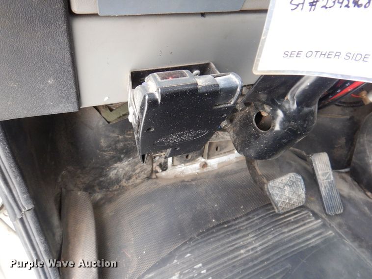 image for item LC9401 2003 Freightliner FL80  bucket truck