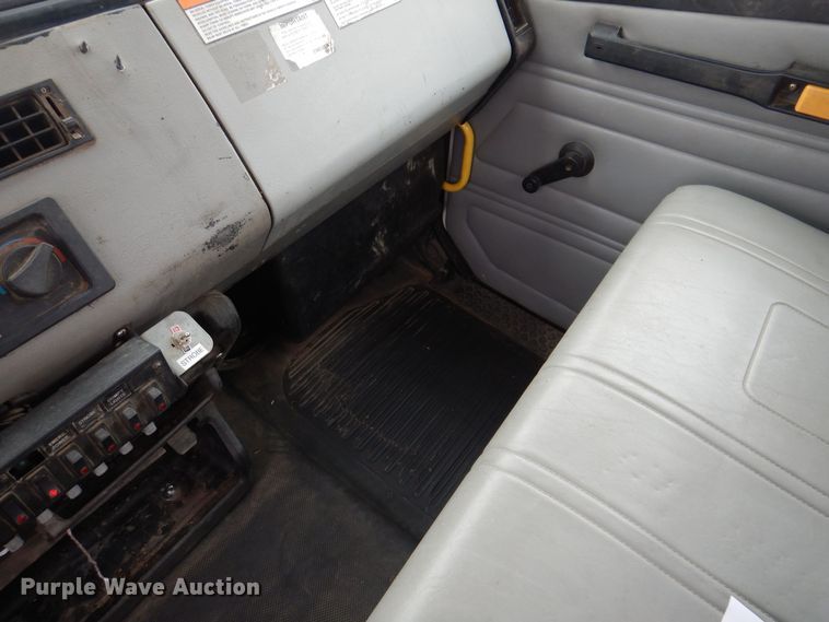 image for item LC9401 2003 Freightliner FL80  bucket truck