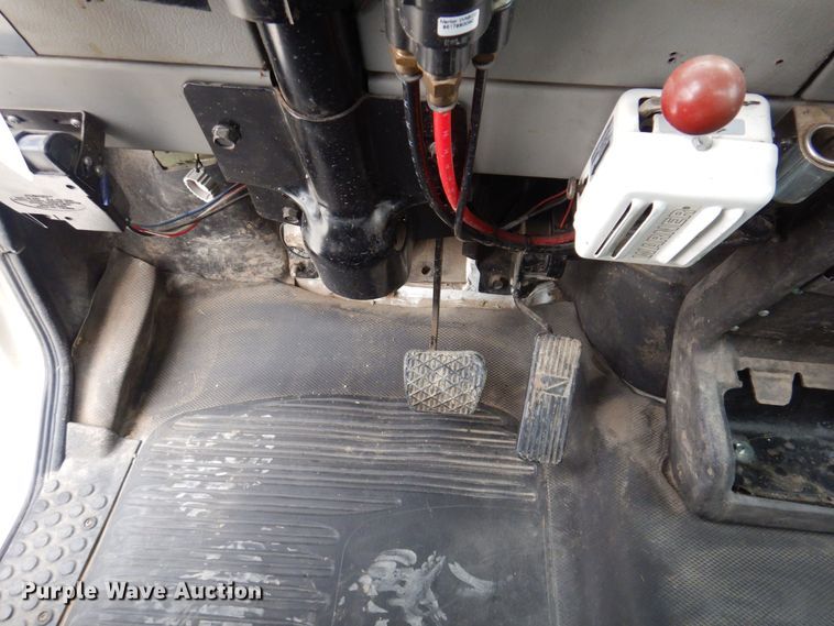 image for item LC9401 2003 Freightliner FL80  bucket truck