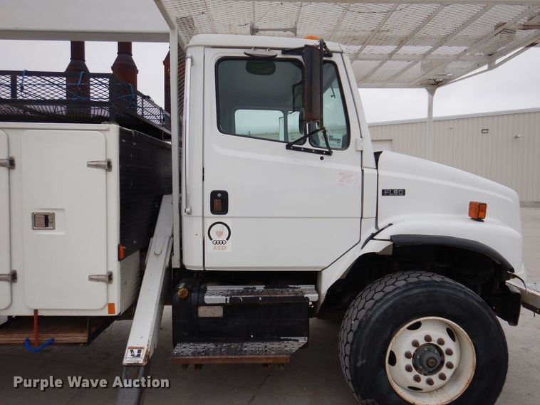 image for item LC9401 2003 Freightliner FL80  bucket truck