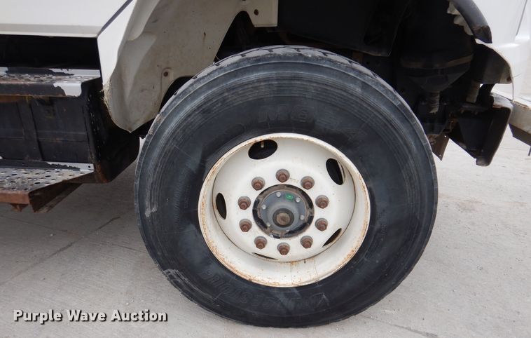 image for item LC9401 2003 Freightliner FL80  bucket truck