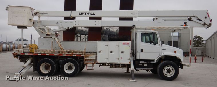 image for item LC9402 2003 Freightliner FL80  bucket truck