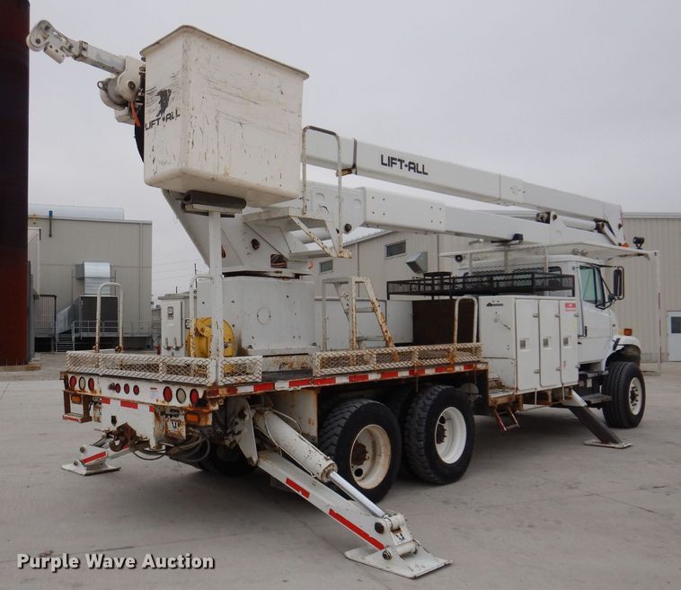 image for item LC9402 2003 Freightliner FL80  bucket truck