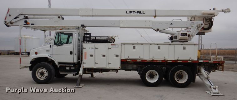 image for item LC9402 2003 Freightliner FL80  bucket truck