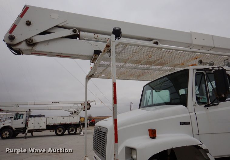 image for item LC9402 2003 Freightliner FL80  bucket truck