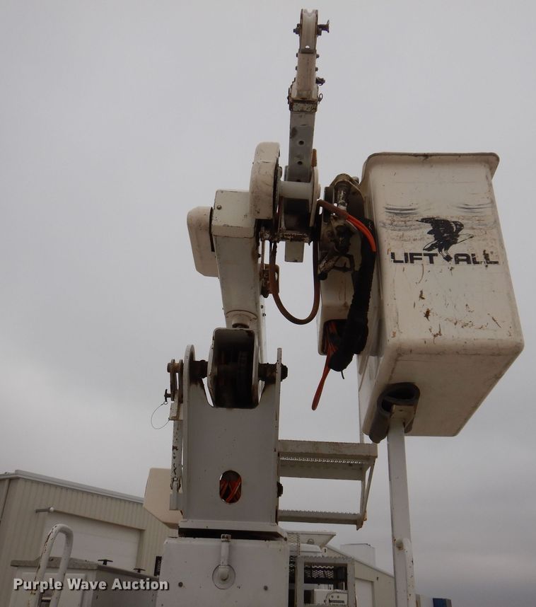 image for item LC9402 2003 Freightliner FL80  bucket truck