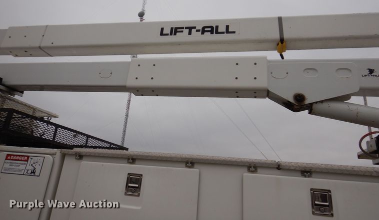 image for item LC9402 2003 Freightliner FL80  bucket truck