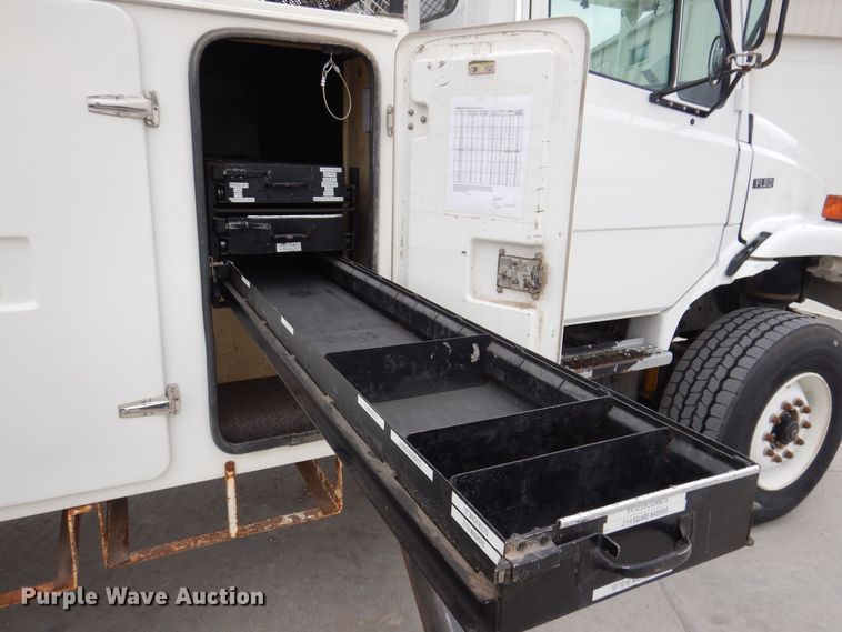 image for item LC9402 2003 Freightliner FL80  bucket truck