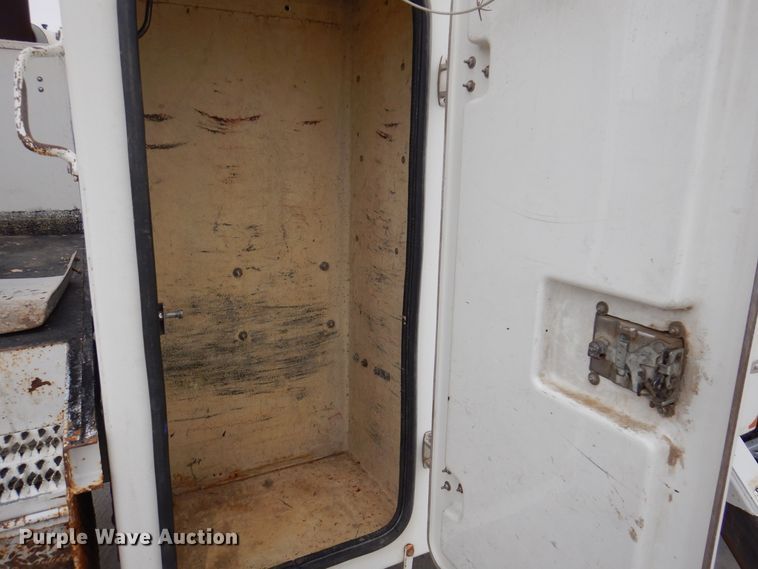 image for item LC9402 2003 Freightliner FL80  bucket truck