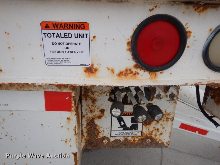 image for item LC9402 2003 Freightliner FL80  bucket truck