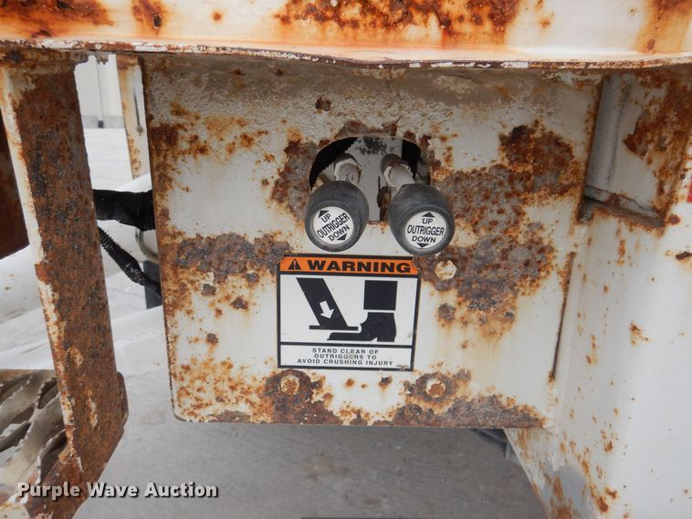 image for item LC9402 2003 Freightliner FL80  bucket truck