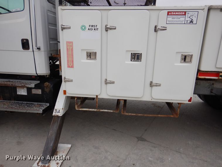 image for item LC9402 2003 Freightliner FL80  bucket truck