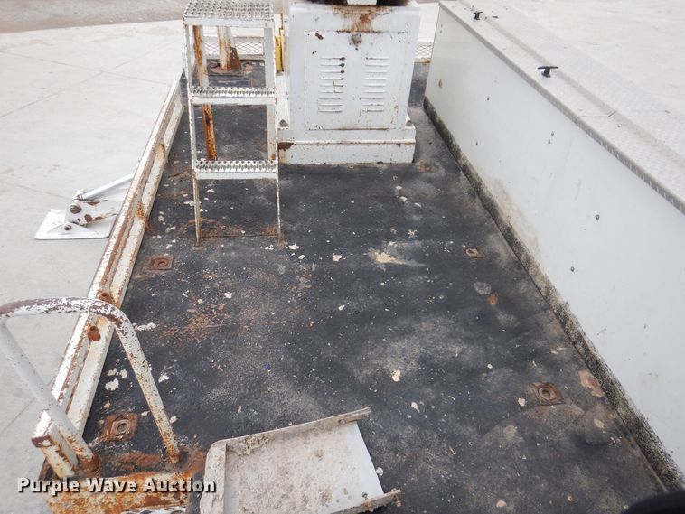 image for item LC9402 2003 Freightliner FL80  bucket truck