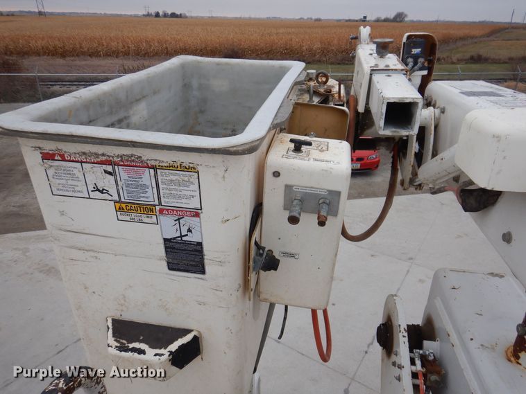 image for item LC9402 2003 Freightliner FL80  bucket truck