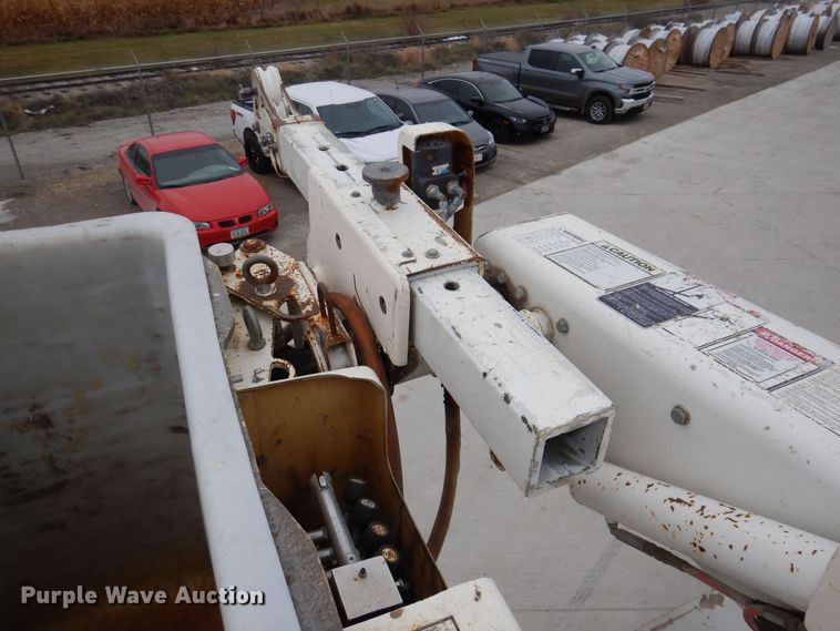 image for item LC9402 2003 Freightliner FL80  bucket truck