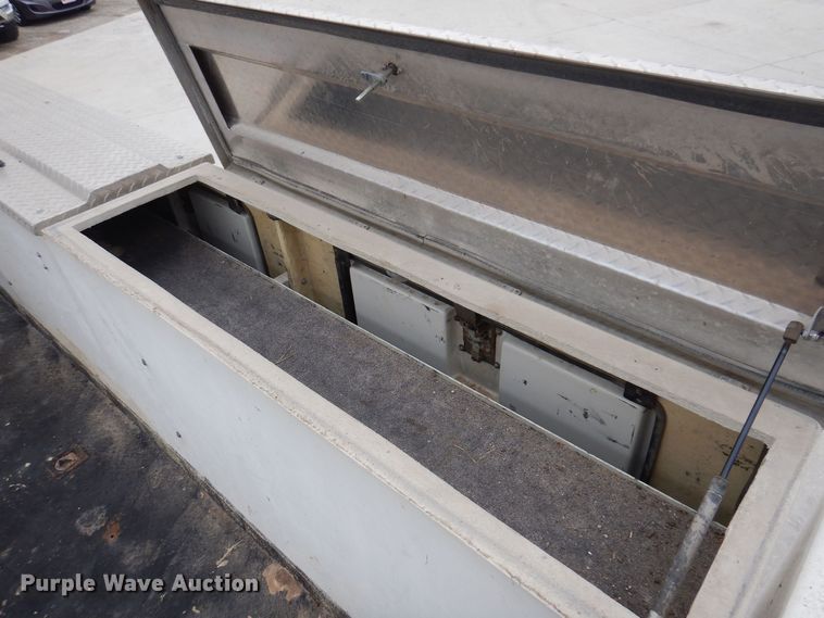 image for item LC9402 2003 Freightliner FL80  bucket truck