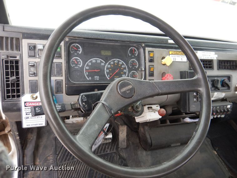 image for item LC9402 2003 Freightliner FL80  bucket truck