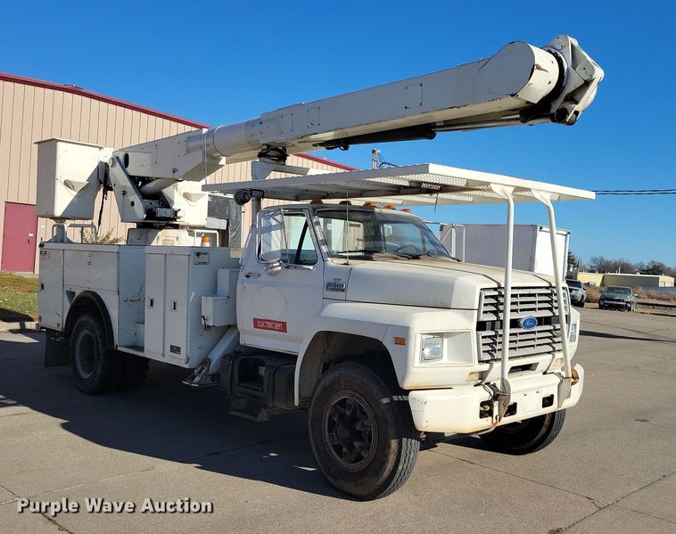 image for item LC9447 1990 Ford F800  bucket truck