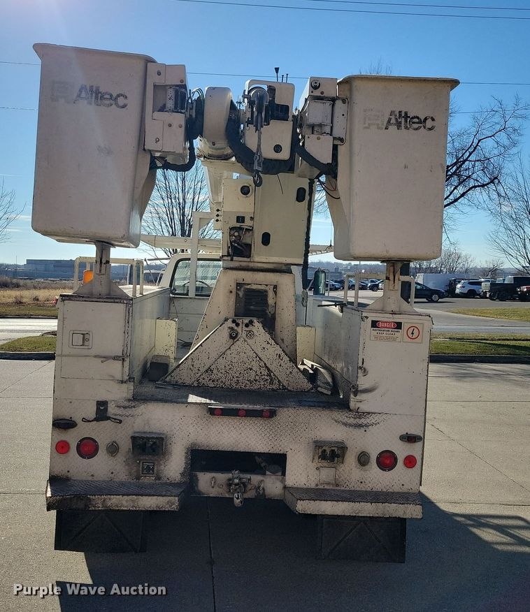 image for item LC9447 1990 Ford F800  bucket truck