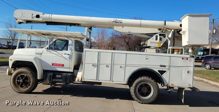 image for item LC9447 1990 Ford F800  bucket truck