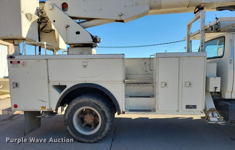 image for item LC9447 1990 Ford F800  bucket truck
