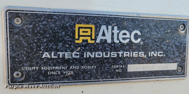 image for item LC9447 1990 Ford F800  bucket truck