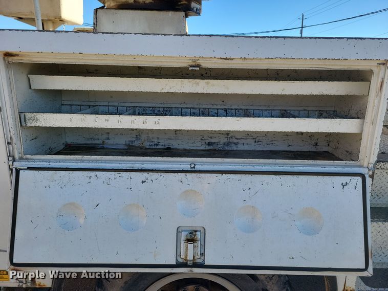 image for item LC9447 1990 Ford F800  bucket truck