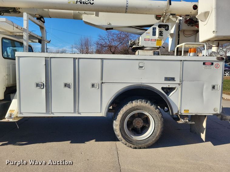 image for item LC9447 1990 Ford F800  bucket truck