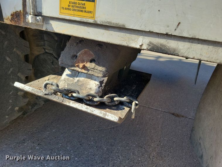 image for item LC9447 1990 Ford F800  bucket truck