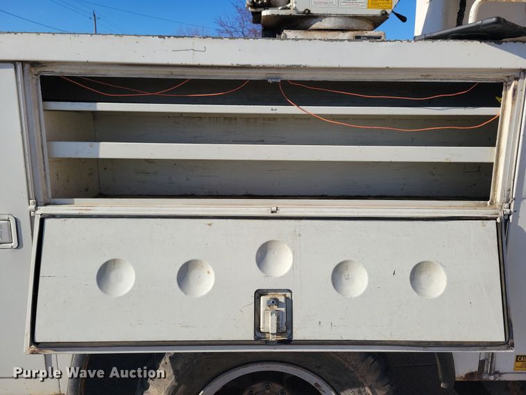image for item LC9447 1990 Ford F800  bucket truck