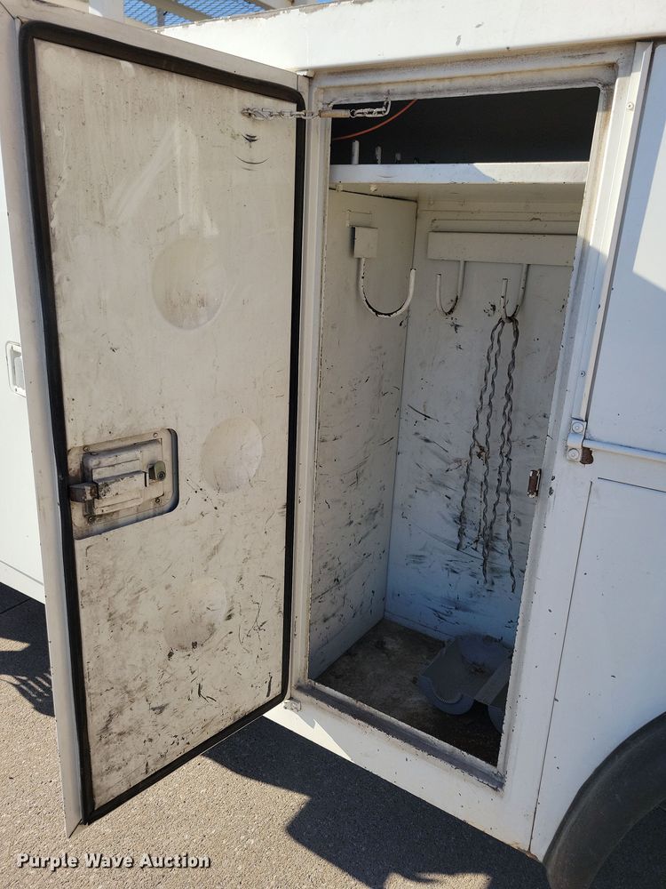 image for item LC9447 1990 Ford F800  bucket truck