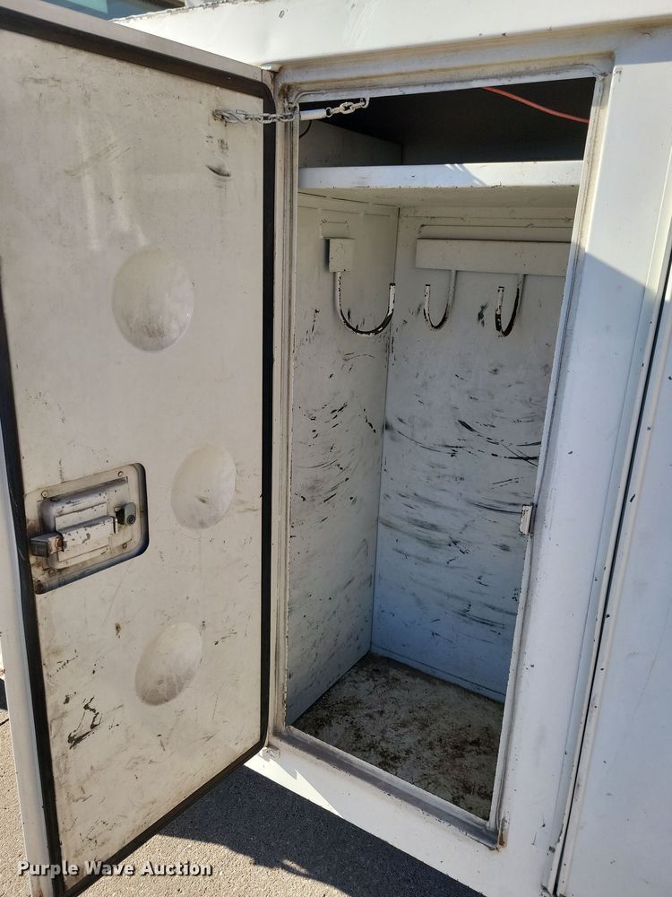 image for item LC9447 1990 Ford F800  bucket truck