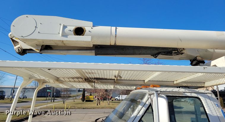 image for item LC9447 1990 Ford F800  bucket truck