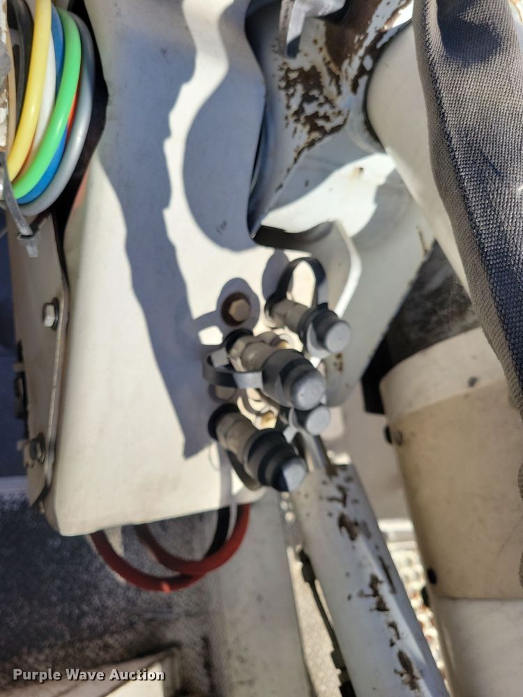 image for item LC9447 1990 Ford F800  bucket truck