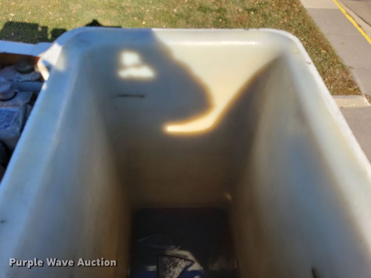 image for item LC9447 1990 Ford F800  bucket truck