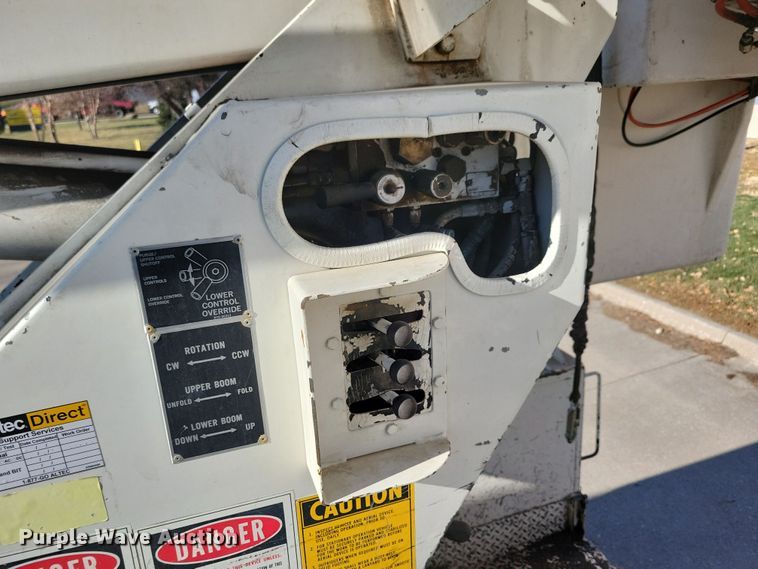 image for item LC9447 1990 Ford F800  bucket truck