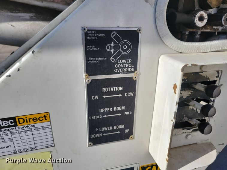 image for item LC9447 1990 Ford F800  bucket truck