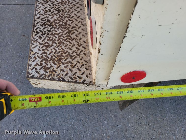 image for item LC9447 1990 Ford F800  bucket truck