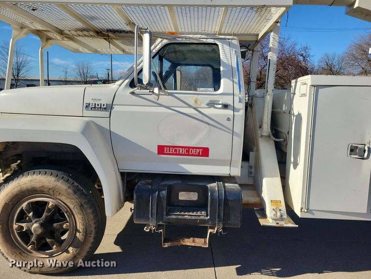 image for item LC9447 1990 Ford F800  bucket truck