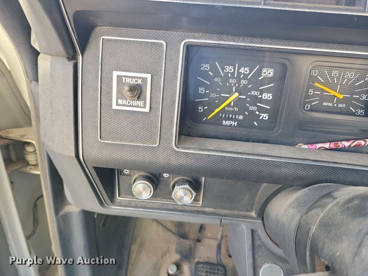 image for item LC9447 1990 Ford F800  bucket truck