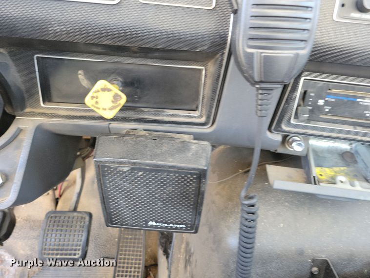 image for item LC9447 1990 Ford F800  bucket truck