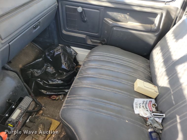 image for item LC9447 1990 Ford F800  bucket truck