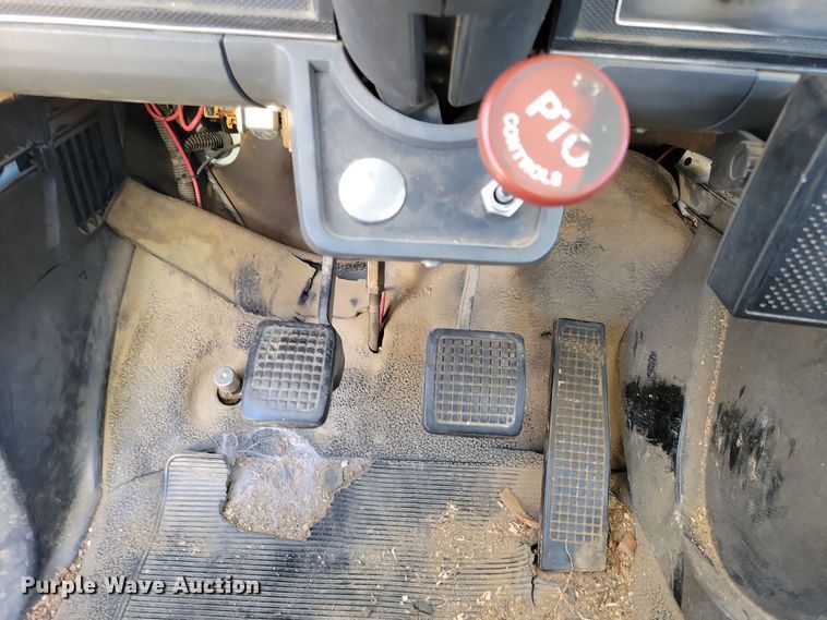 image for item LC9447 1990 Ford F800  bucket truck