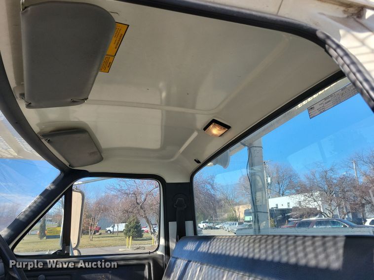 image for item LC9447 1990 Ford F800  bucket truck