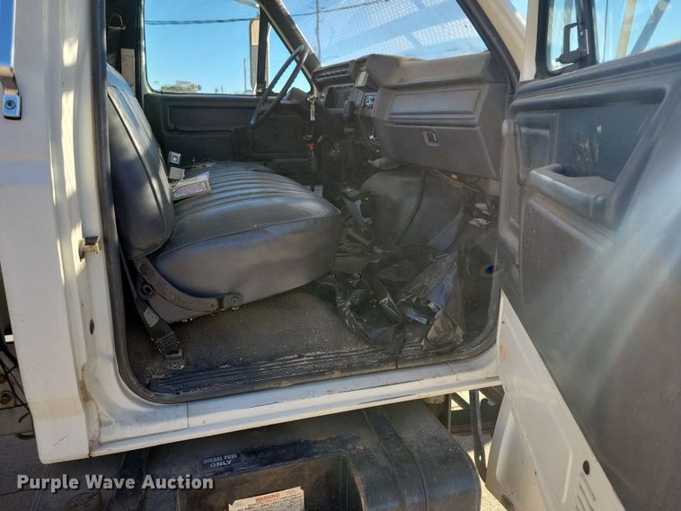 image for item LC9447 1990 Ford F800  bucket truck