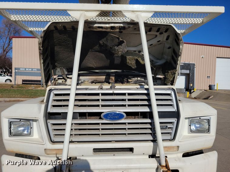image for item LC9447 1990 Ford F800  bucket truck