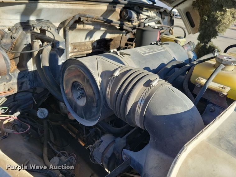 image for item LC9447 1990 Ford F800  bucket truck