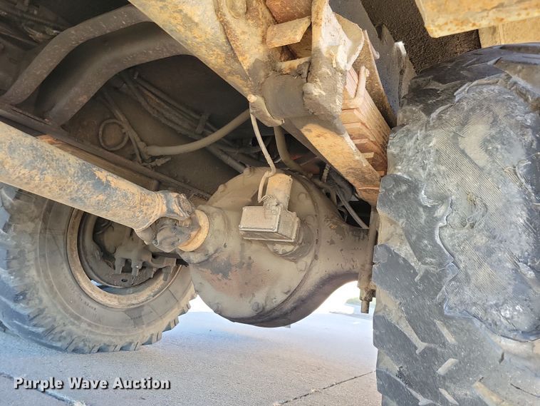 image for item LC9447 1990 Ford F800  bucket truck